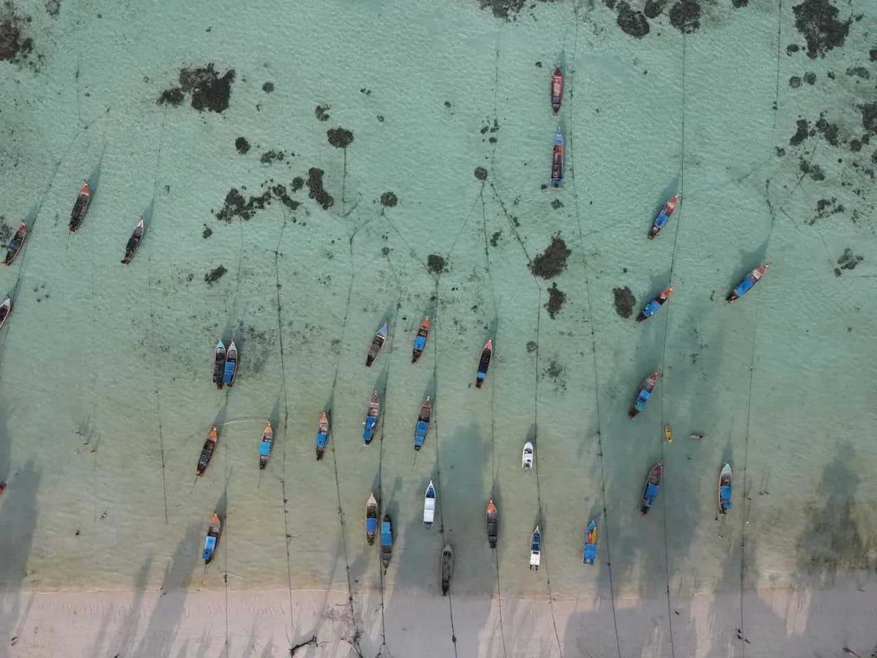 Vue sur la mer Méditerranée en Grèce