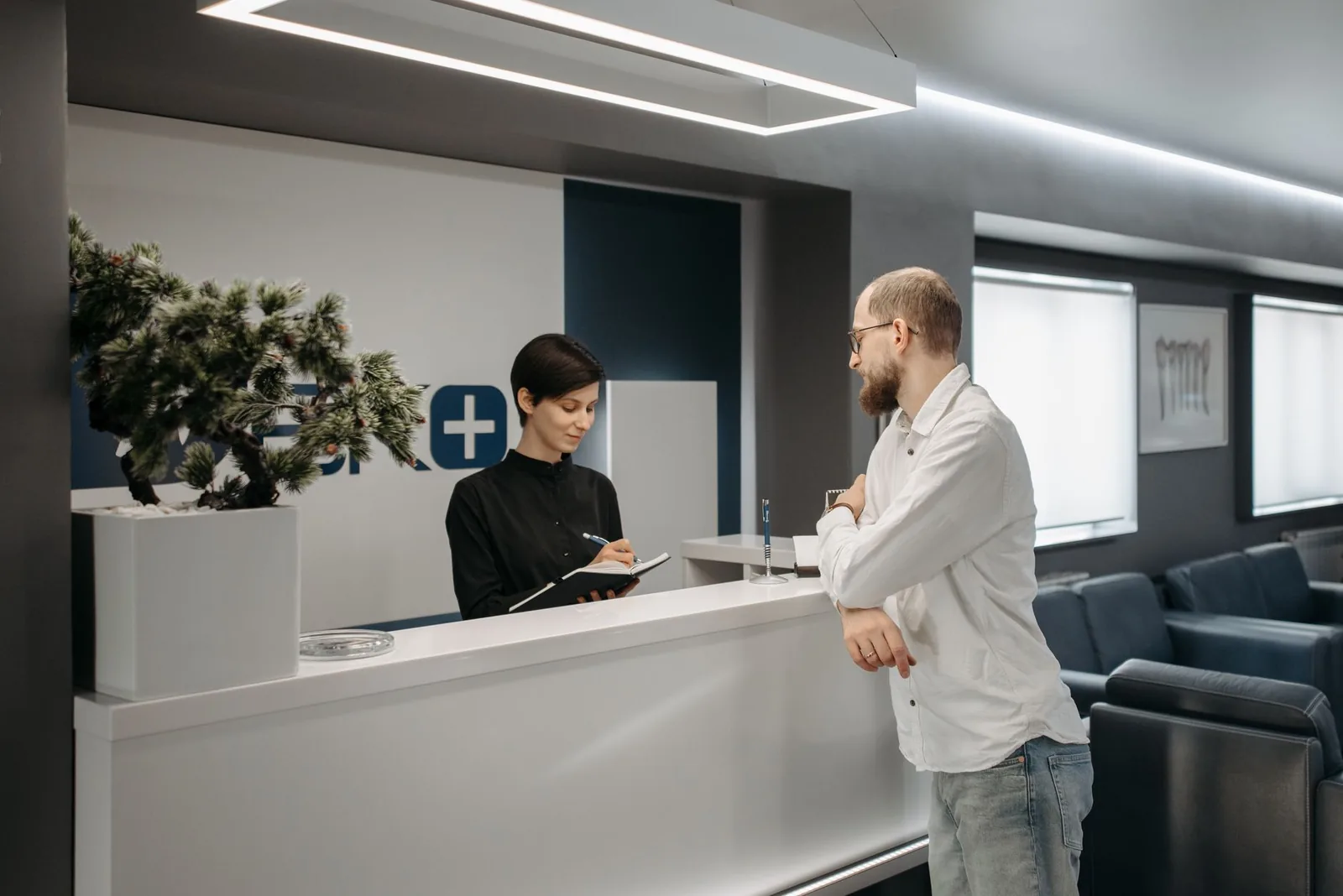 Accueil d'une clinique privée moderne en Grèce