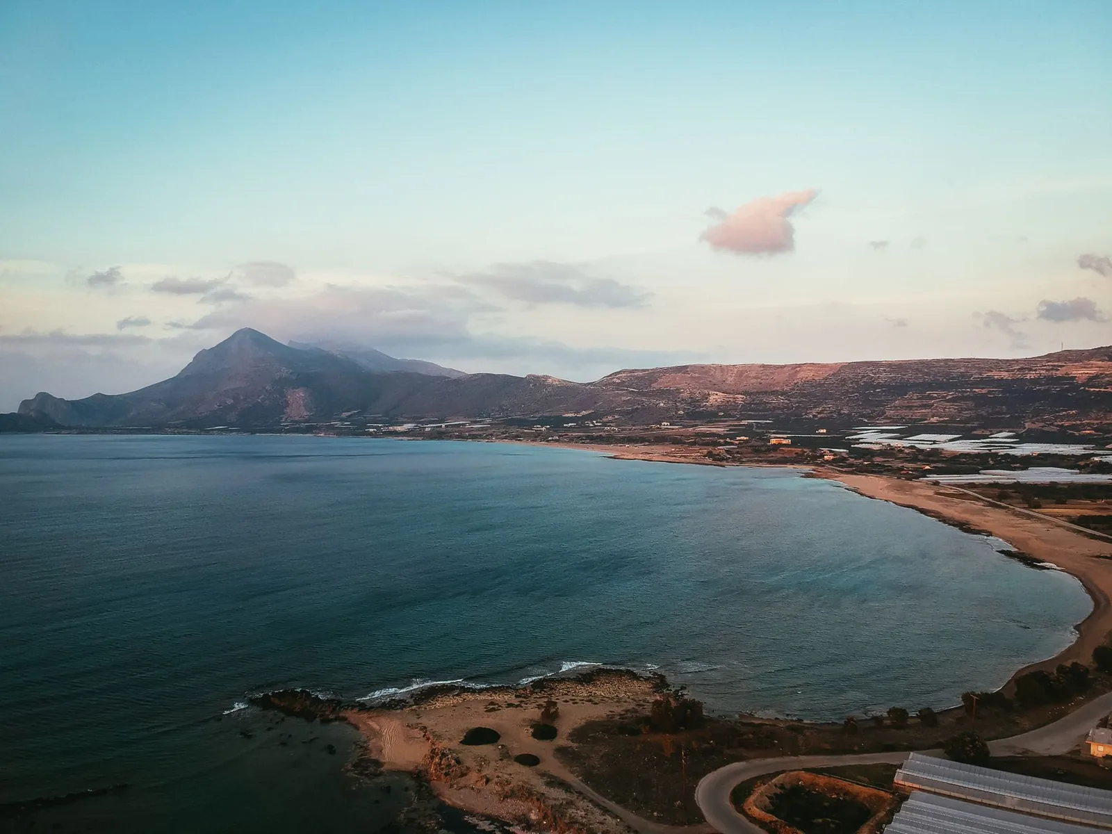 La longue plage de sable de Falassarna, à l'ouest de la Crète