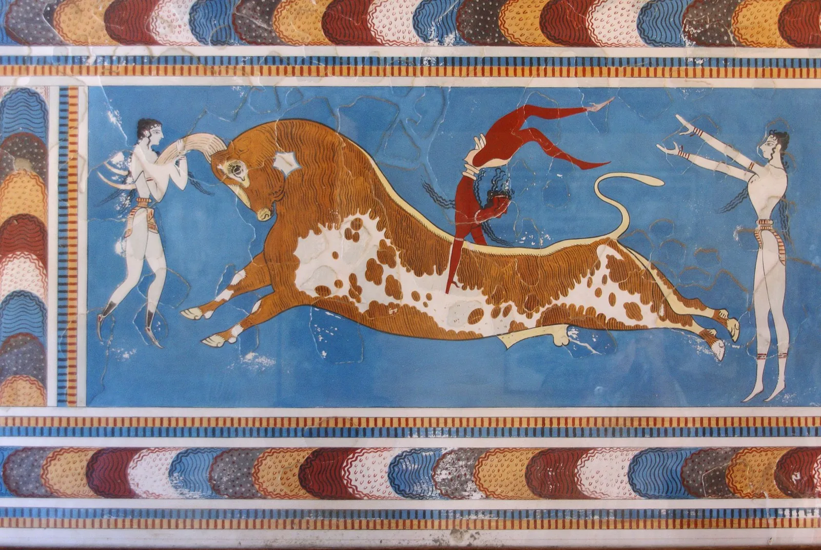 Objets et poteries minoennes exposés dans le musée archéologique d'Héraklion en Crète